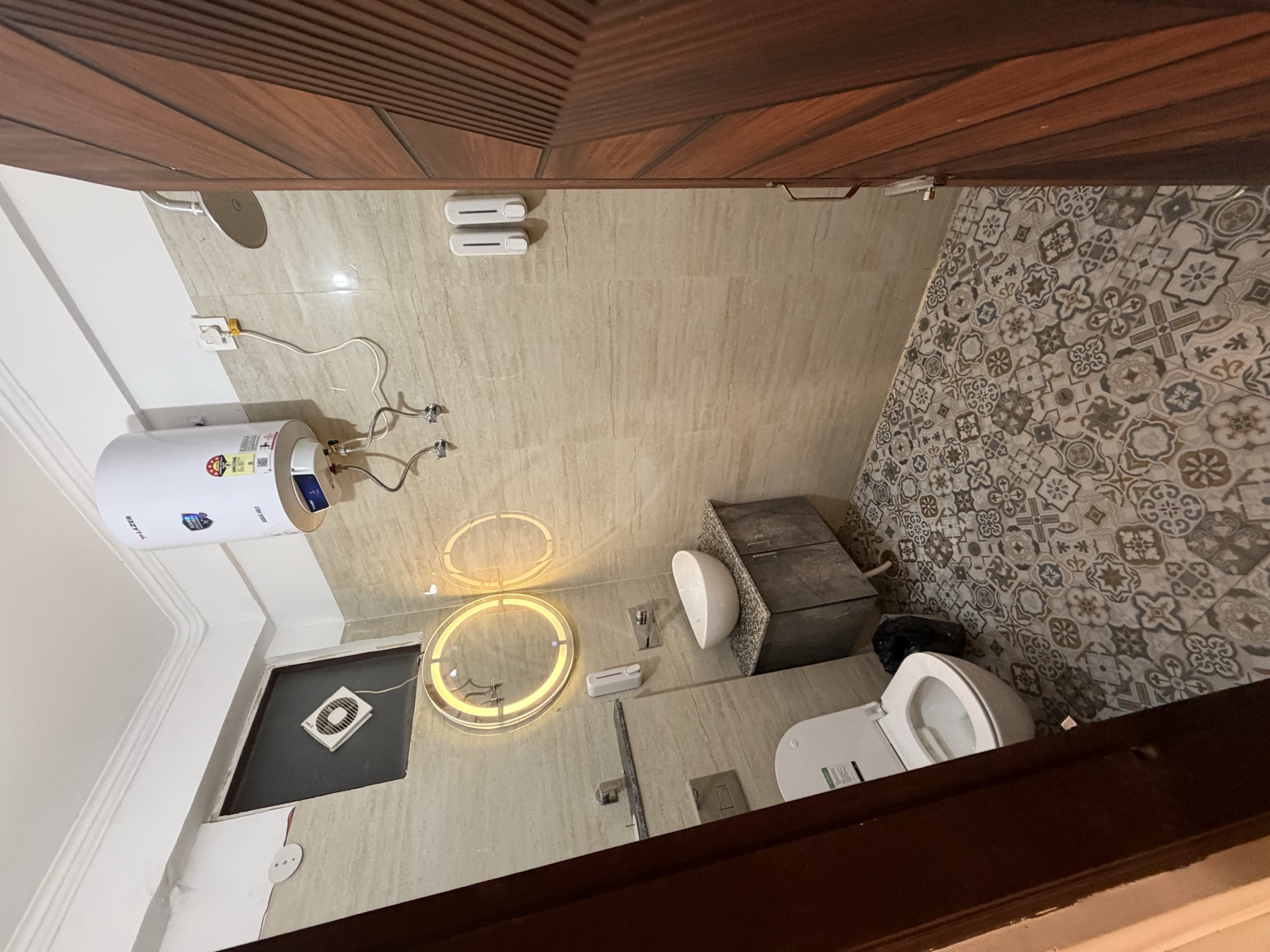 The Ivory House · second attached bathroom