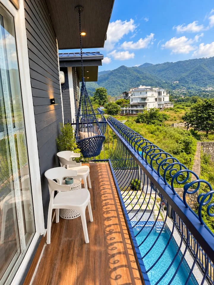 Musk Rose · Balcony seating and mountain views